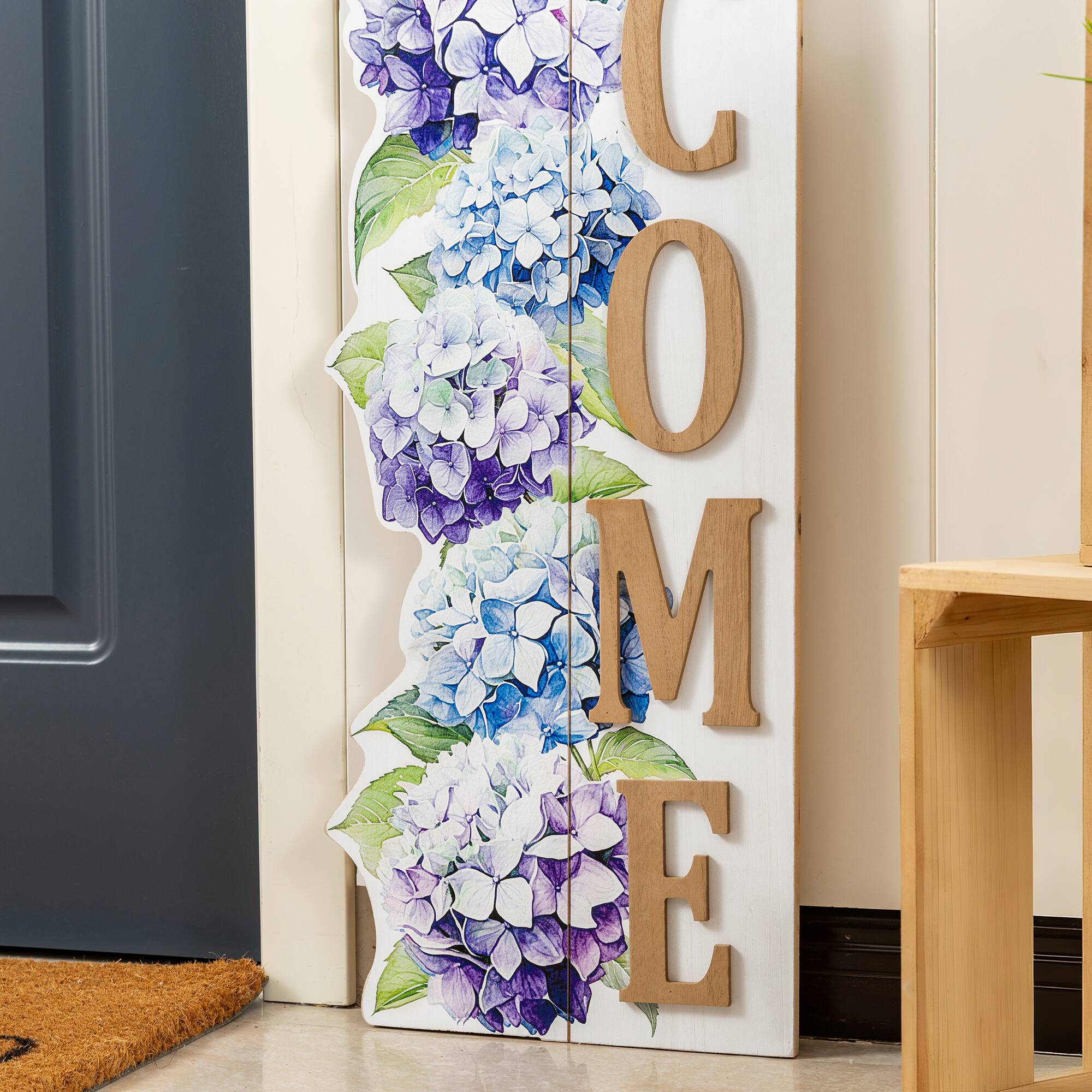 Glitzhome® 42" Solid Wood Hydrangea "WELCOME" Front Porch Sign